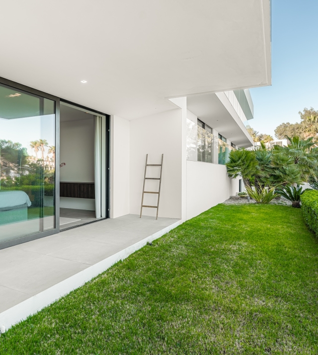 Resa Estates luxury vila Can Furnet modern Villa moderna garden grass.jpg
